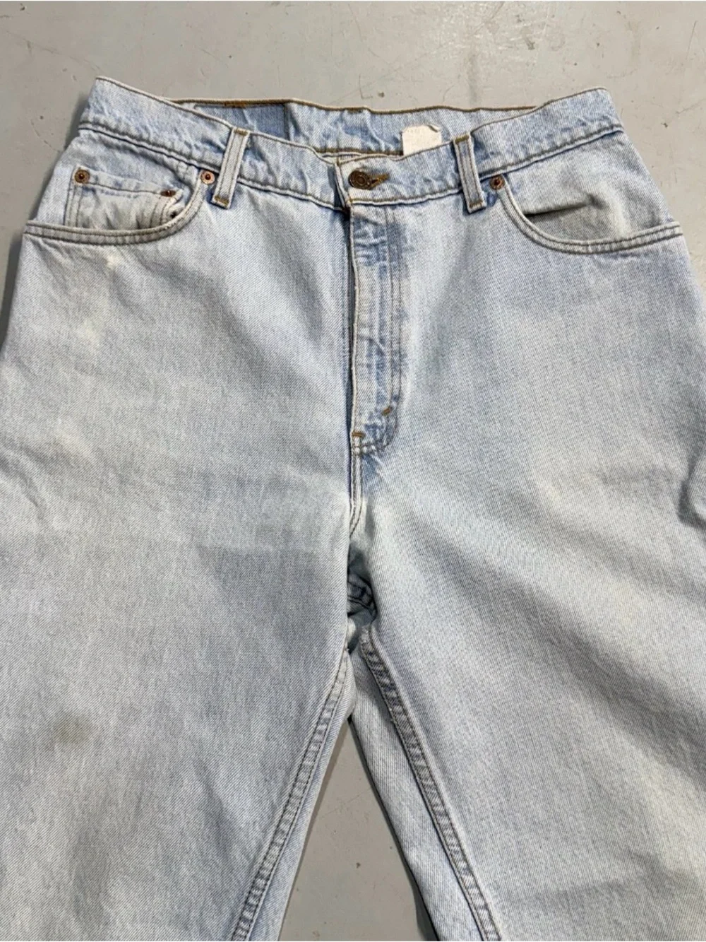 Vintage Levis 550 Womens 12 Reg Jeans Relaxed Tapered Leg Blue Light Wash 90s